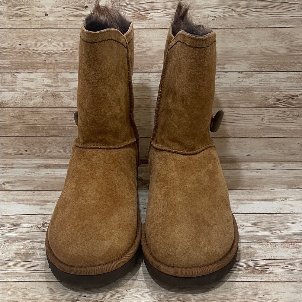 UGG Women Chestnut Suede Booties Faux Fur Interior Size 7 NEW